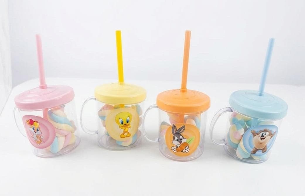 Caneca com canudo